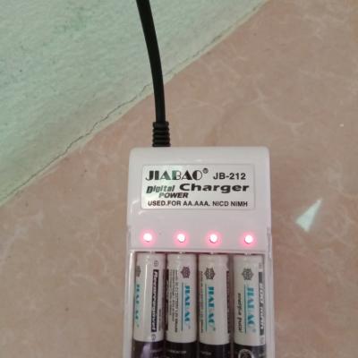 شاحن بطاريات قلم AA/AAA4 حجاره Jiabao Battery Charger AA/AAASet Of Batteries - 4 Pcs (AA)